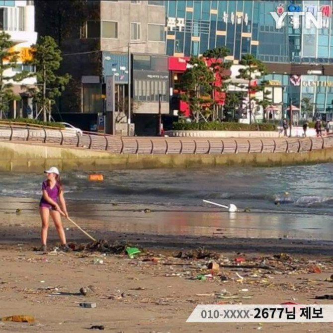 해운대를 치우는 외국인 모녀 | 인스티즈