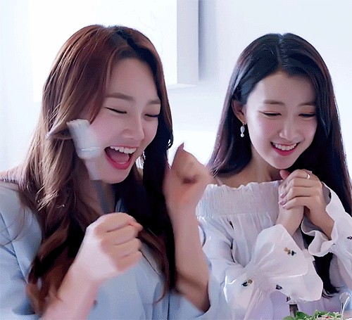 스테이크 먹는 강미나.gif | 인스티즈