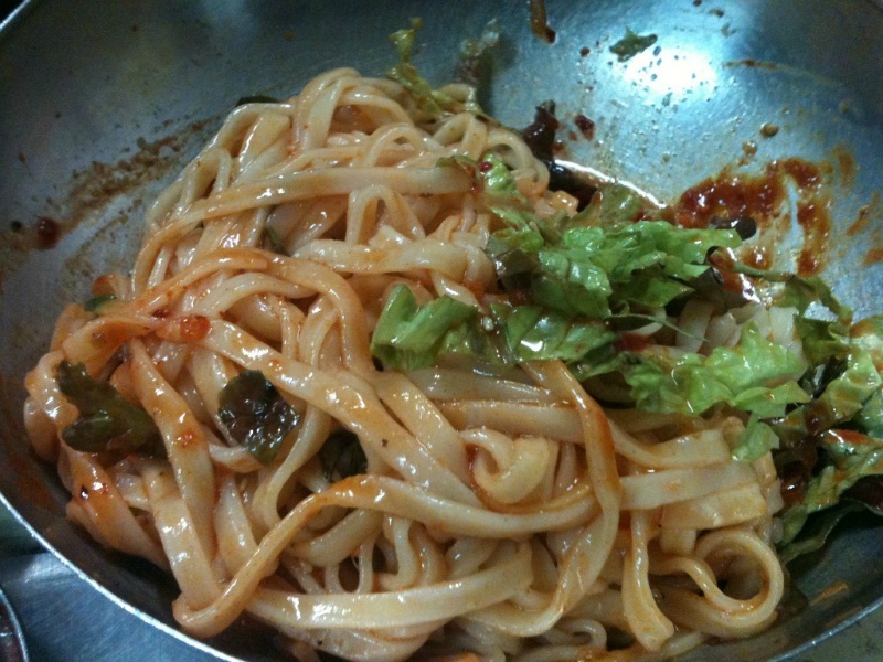 [비빔칼국수] 칼국수면으로도 비빔국수가 있다는 걸 알게 해준 비빔칼국수 | 인스티즈