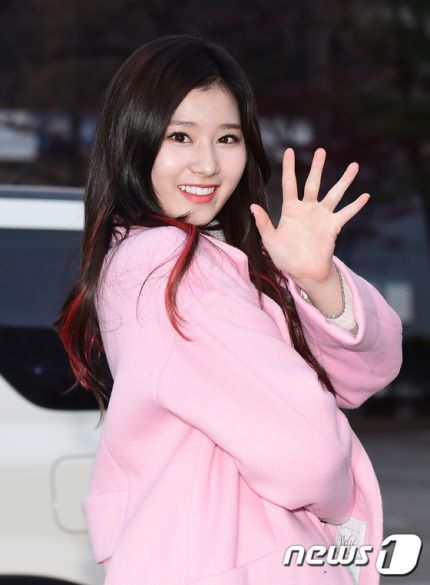 [트와이스] 몰래 간식 챙기는 사나 | 인스티즈