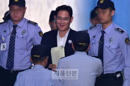 오늘자 싱글벙글 이재용.jpg | 인스티즈