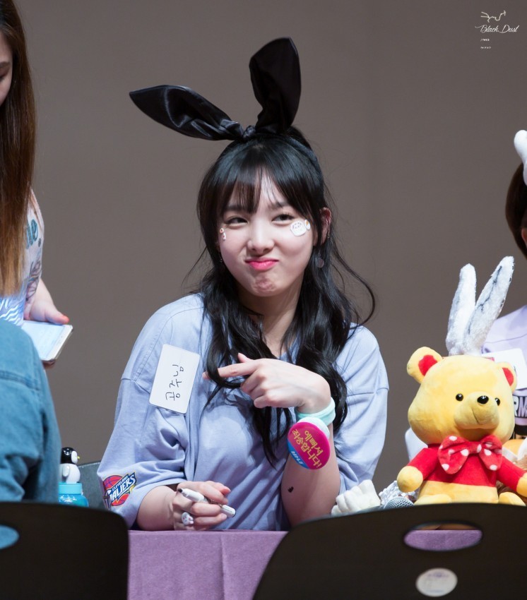 [트와이스] 서열9위 토끼언니 맏내 나연 짤들.jpg | 인스티즈