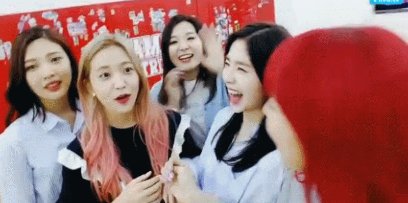 레드벨벳 막내 놀리기.gif | 인스티즈