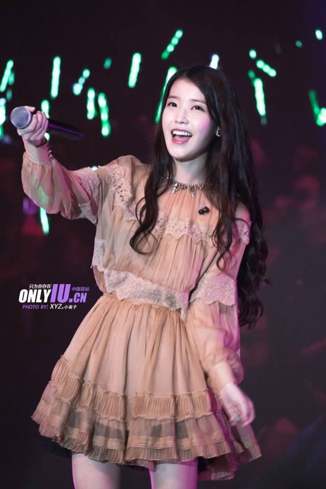 같은 원피스 입은 수지랑 아이유.........JPG | 인스티즈