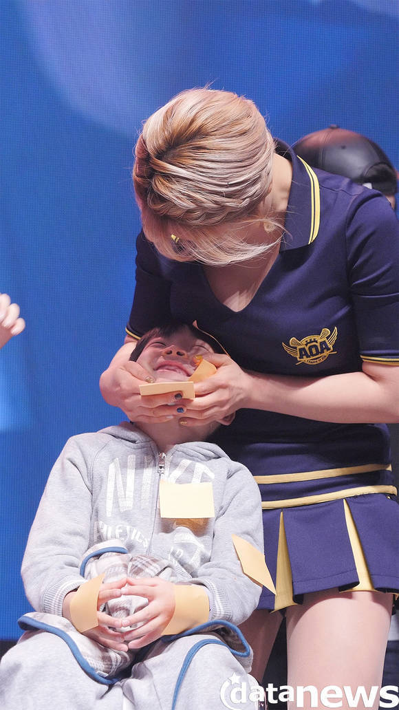 어린이를 고문하는 초아 | 인스티즈