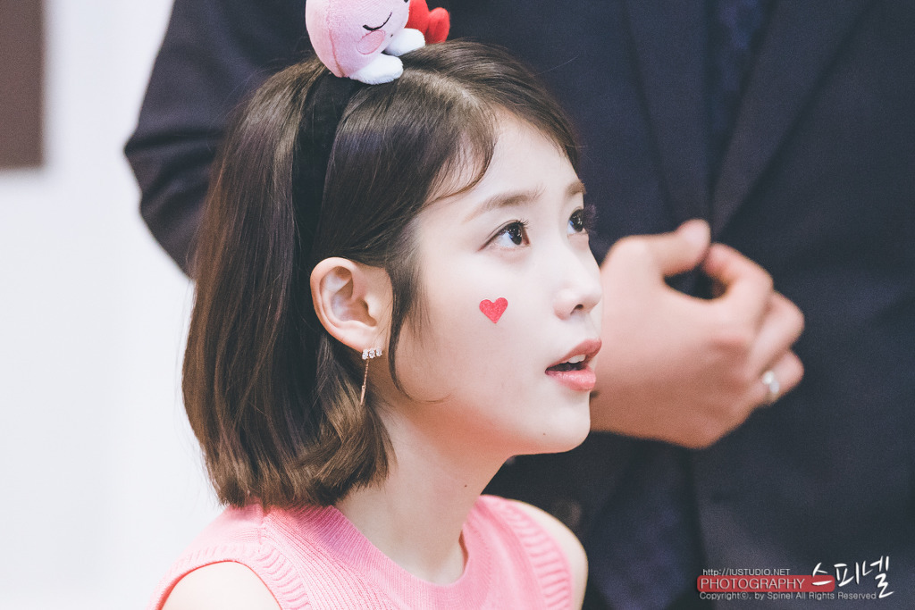 [17.04.30] 코엑스 팬사인회 아이유.jpg | 인스티즈