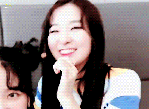 [레드벨벳] 옒쓸커플(예리,슬기) 과자 먹방타임.gif | 인스티즈