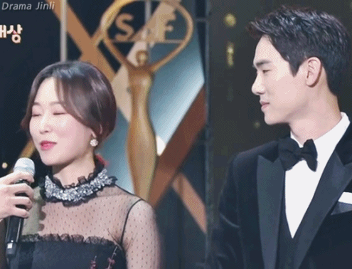 시상식가서 로코물찍고온 낭만닥터 보리차 (유연석서현진) | 인스티즈