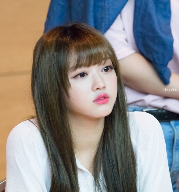 볼이랑 입술이 귀여운 오마이걸 유아 | 인스티즈