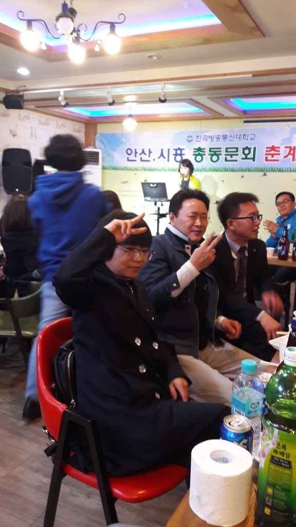 카페 토요일 이미지
