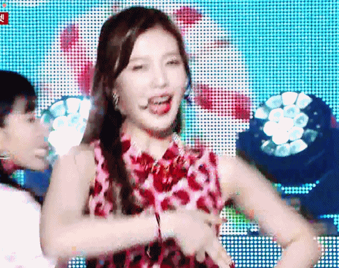 비슷한 포지션을 담당하는 걸그룹 내의 설리와 조이.gif | 인스티즈