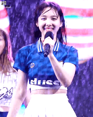 빗속의 나연쓰.gif | 인스티즈