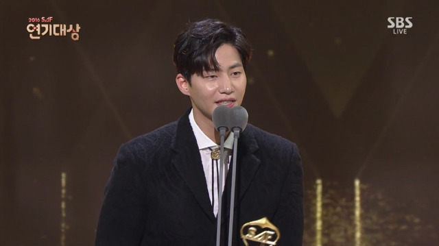 퍼주다 못해 연말 선물 꾸러미 수준이였던 2016 SBS 연기대상 | 인스티즈
