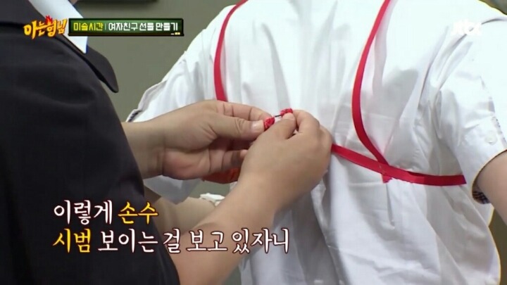 [아는형님] 김희철을 능가하는 돌아이 민경훈의 선물 | 인스티즈