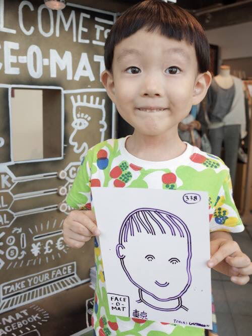 손수 만든 초상화 자판기를 끌고 전세계 곳곳에서 재밌는 초상화를 그려주는 사람 | 인스티즈