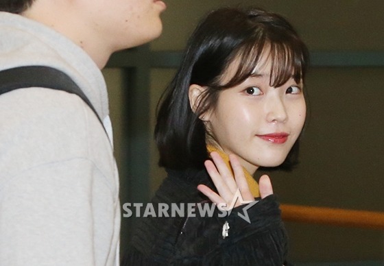 입국하는 아이유 | 인스티즈