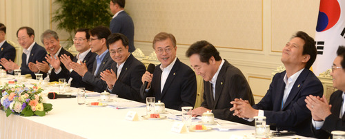 오늘 시도지사들 만난 문재인 대통령 .jpg | 인스티즈