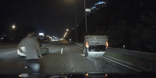 경부고속도로 모닝 전복사고.gif | 인스티즈