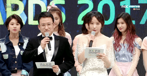 시상식이 즐거운듯한 빵실빵실 사나.gif | 인스티즈