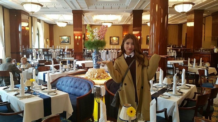 유럽에서 프로그램 촬영한 여자친구 사진들 | 인스티즈