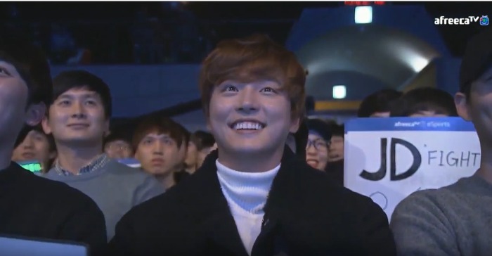 연예인처럼 생긴 스타크래프트 관중.jpg | 인스티즈