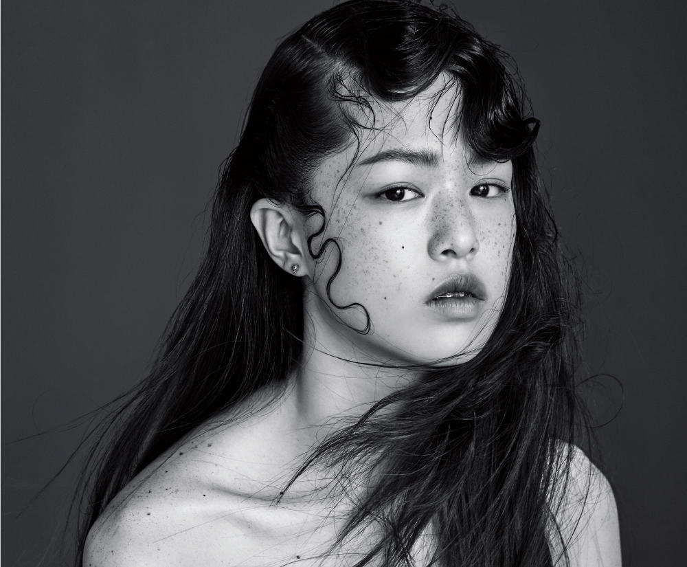 SNS에서 설리, 블랙핑크 제니 닮은걸로 화제모은 2001년생 모델 | 인스티즈
