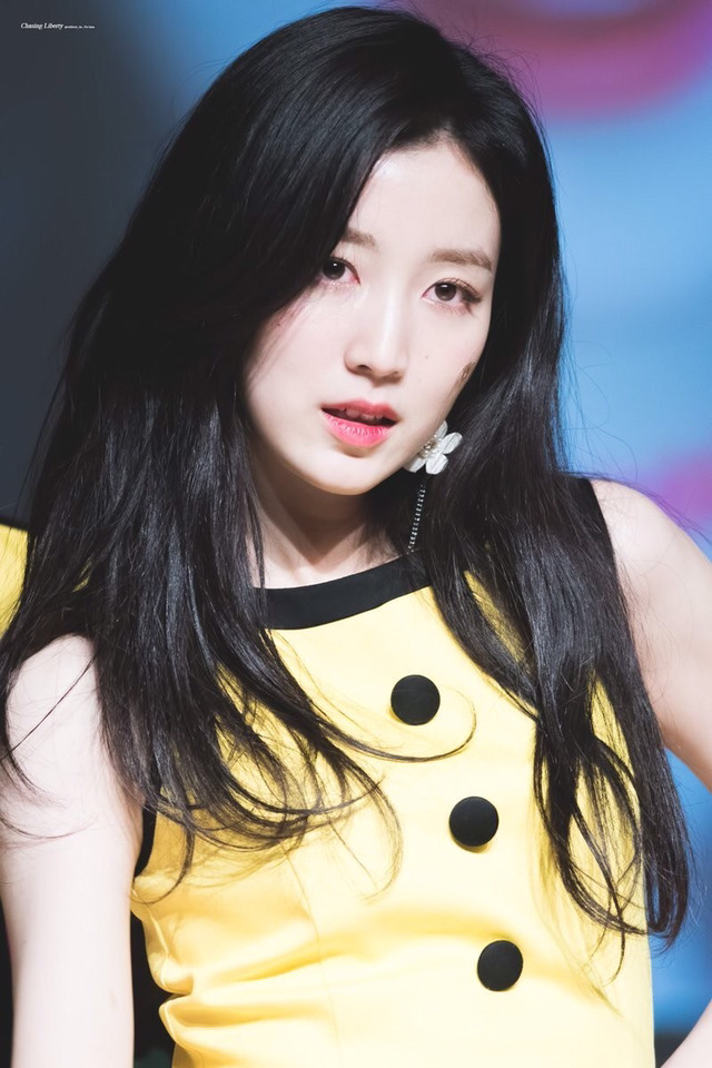 갓세정 보려고 구구단 뮤비 틀었다가 예뻐서 눈에 들어온 애.jpgif | 인스티즈
