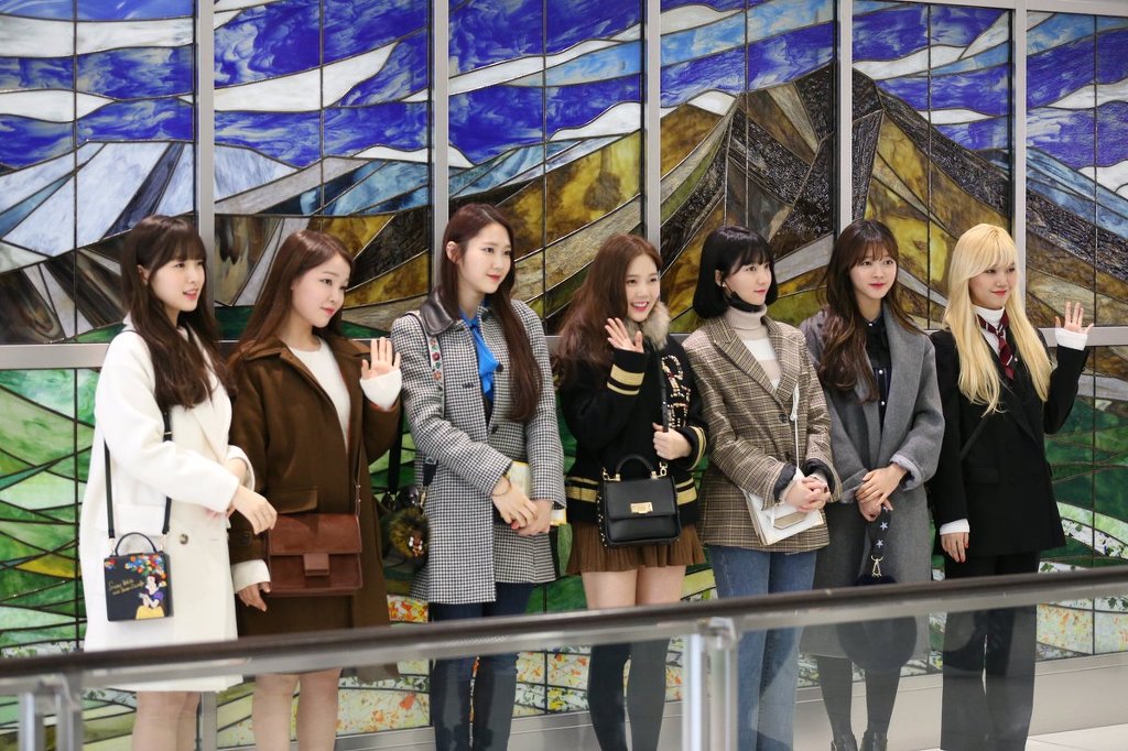 오늘자 오마이걸 인천공항 일본 출국 사진.JPG | 인스티즈