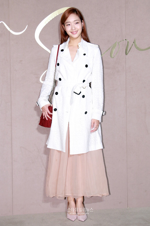 오늘자 버버리(BURBERRY) 행사에 참석한 연예인들.jpg | 인스티즈