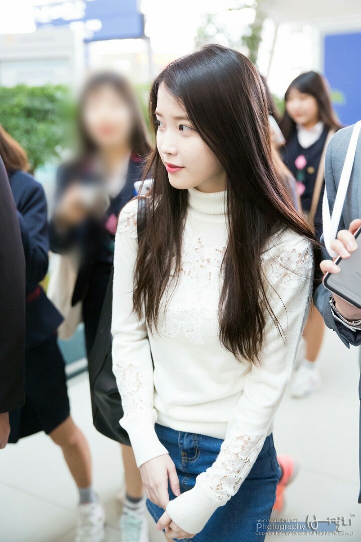 [15.10.21] 오늘자 아이유 홍콩 출국.jpg | 인스티즈