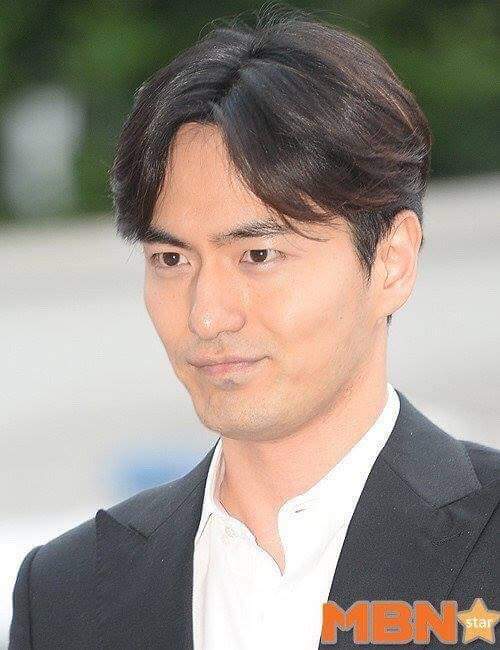 이진욱 출두사진 | 인스티즈