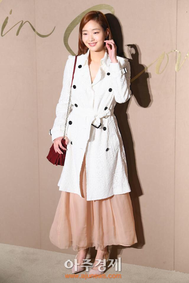 오늘자 버버리(BURBERRY) 행사에 참석한 연예인들.jpg | 인스티즈