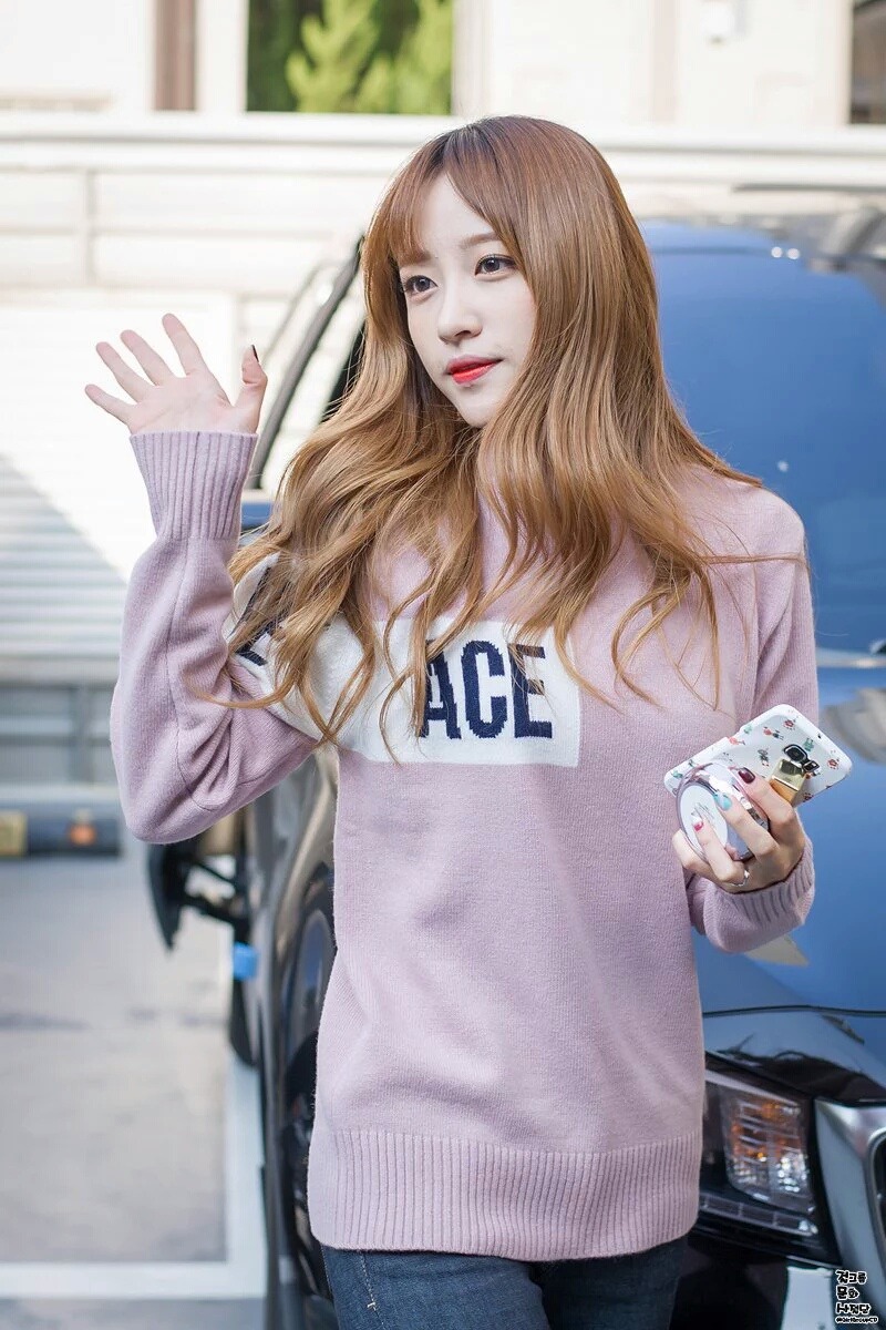 오늘자 EXID 주간아이돌 출퇴근길.jpg | 인스티즈