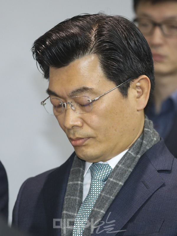 이건희 성매매 영상 제보자들을 삼성과 연결시켜줬다는 의혹을 받는 류제웅 | 인스티즈