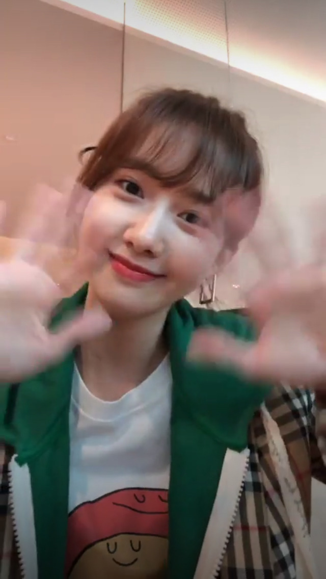 5/30 팬들한테 축하 많이 받아서 고맙다는 윤아.jpg | 인스티즈