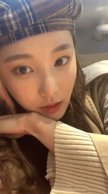 어제 3주년 기념 인스타 라이브한 모모랜드 연우(2).gif | 인스티즈