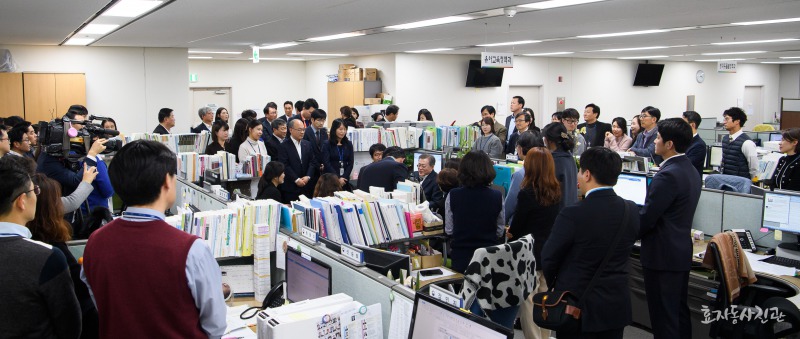 문 대통령과 공무원들의 만남 | 인스티즈