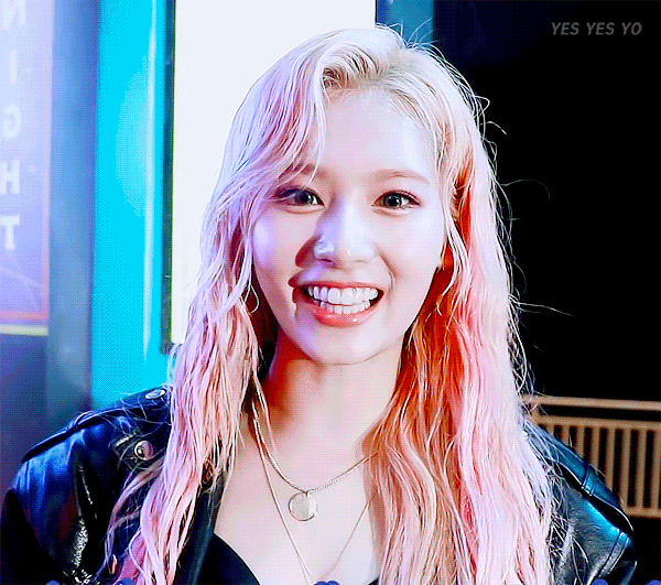 오늘이 생일인 트와이스 사나.jpgif (335장) | 인스티즈