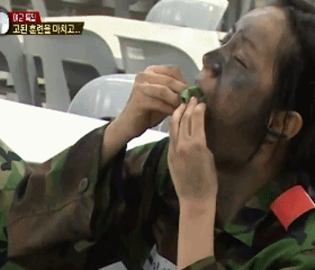 레전드였던 진짜사나이 혜리 먹방 gif | 인스티즈