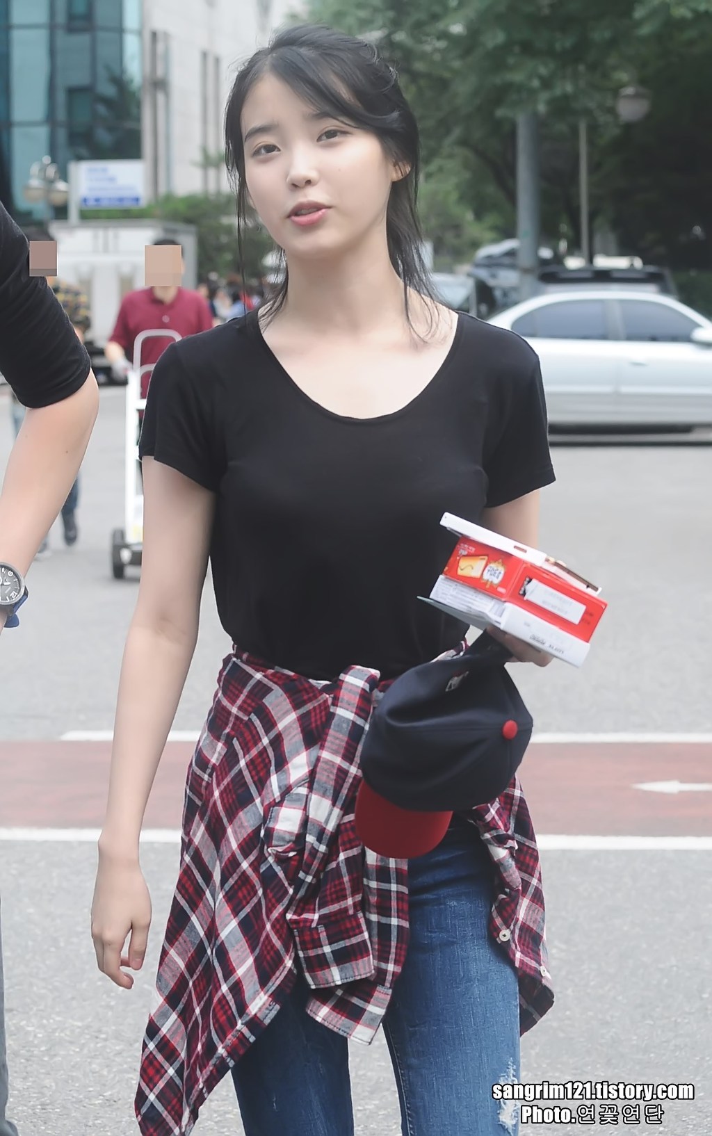 아이유 출근길 | 인스티즈