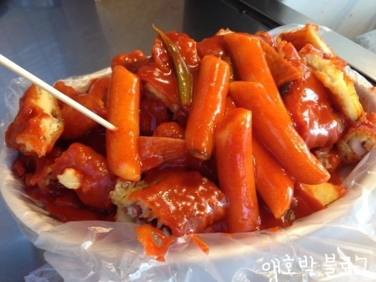 길거리 포장마차 떡볶이 vs 프랜차이즈 전문점 떡볶이 | 인스티즈