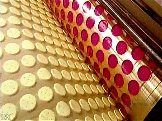 제품이 만들어지는 장면.gif | 인스티즈