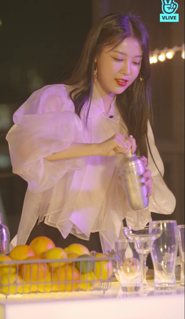 JYP 신사옥 루프탑 (feat. 유빈) | 인스티즈