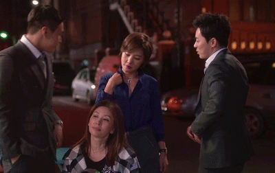 [질투의화신] 찰영하다 실수로 뽀뽀해버린 고경표-박지영.gif | 인스티즈
