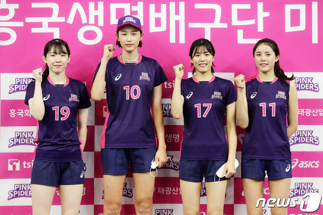보기만 해도 숨 막히는 여자배구 흥국생명 라인업 .jpg | 인스티즈