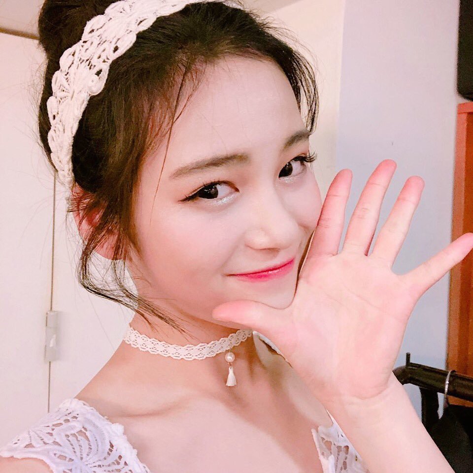 알고보니 너무 어려서 당황스러운 신인 여자아이돌.jpg | 인스티즈