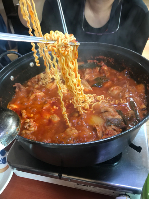 줄서는 맛집만 족치는 여시 | 인스티즈