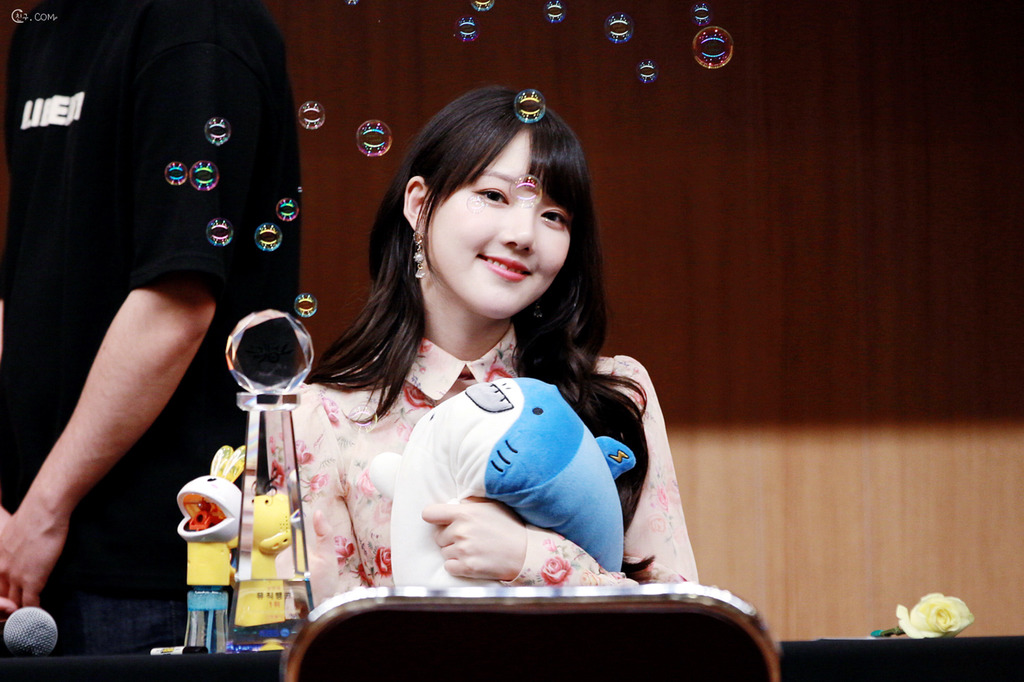 [여자친구] 동생의 생일 파티에 초대 받아서 예린이 | 인스티즈