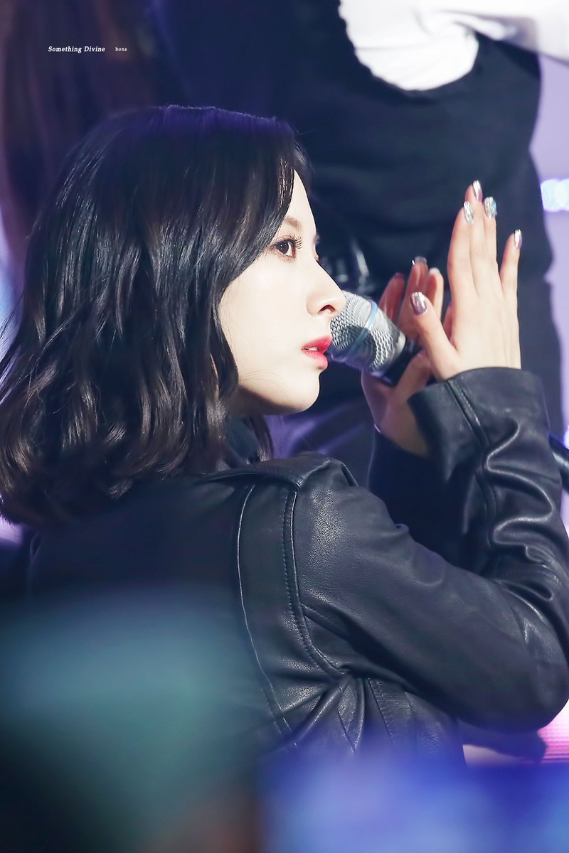 라이더 자켓입은 우조소녀 보나.jpgif | 인스티즈
