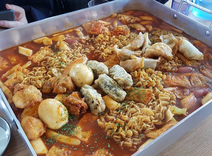 괴물떡볶이 이미지